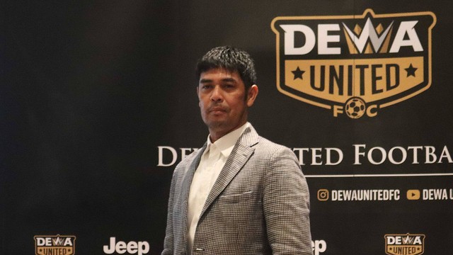 Dewa United memperkenalkan pelatih baru, Nil Maizar di Hotel Episode, Gading Serpong, Senin (4/4/2022). Foto: Soni Insan Bagus L/kumparan