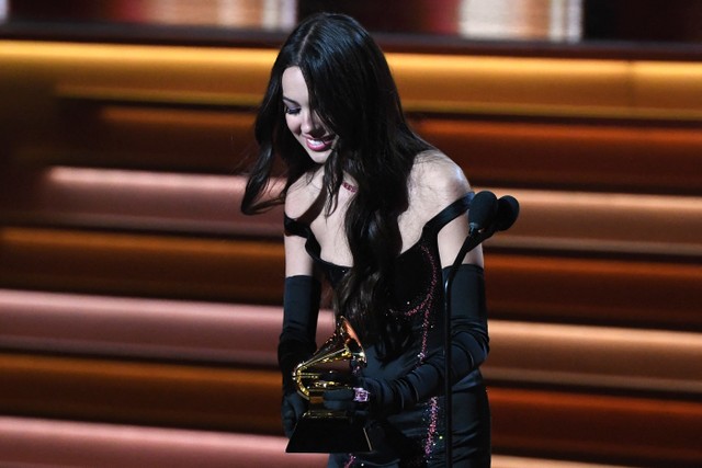 Olivia Rodrigo di Grammy Awards 2022. Foto: Valerie Macon/AFP