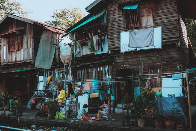 Ekonomi Digital dan Fragmen Patologi Sosial—Urban Bias di Indonesia (195630)