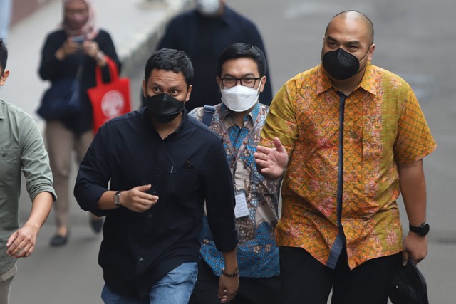 Influencer Arief Muhammad memenuhi panggilan sebagai saksi terkait kasus Doni Salmanan di Bareskrim Mabes Polri, Jakarta, Kamis, (17/3). Foto: Agus Apriyanto