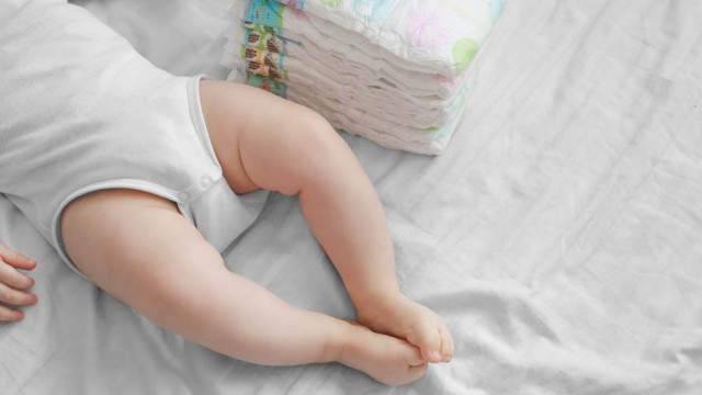 Ilustrasi bayi dan popok. Foto: RaspberryStudio/Shutterstock