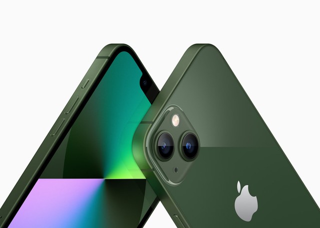 iPhone 13 varian warna hijau lumut. Foto: Apple