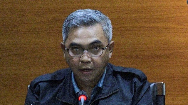 Plh Deputi Penindakan dan Eksekusi KPK Brigjen Pol Setyo Budiyanto menyampaikan keterangan pers terkait kasus dugaan suap dan gratifikasi perkara di Mahkamah Agung (MA) tahun 2011-2016 di gedung KPK, Jakarta. Foto: Fakhri Hermansyah/ANTARA FOTO