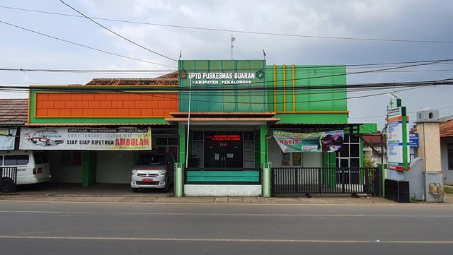 Puskesmas Buaran yang terletak di jalan raya Wonoyoso. Unit layanan kesehatan ini melayani vaksinasi warga Kecamatan Buaran dan sekitarnya. Foto: Agus Hidayatulloh