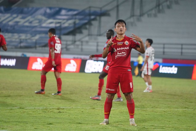 Syahrian Abimanyu beraksi di laga Persija vs Borneo FC dalam laga Liga 1 2021/22 di Stadion Kapten I Wayan Dipta, Bali, Kamis (10/3) malam WIB. Foto: Dok Persija