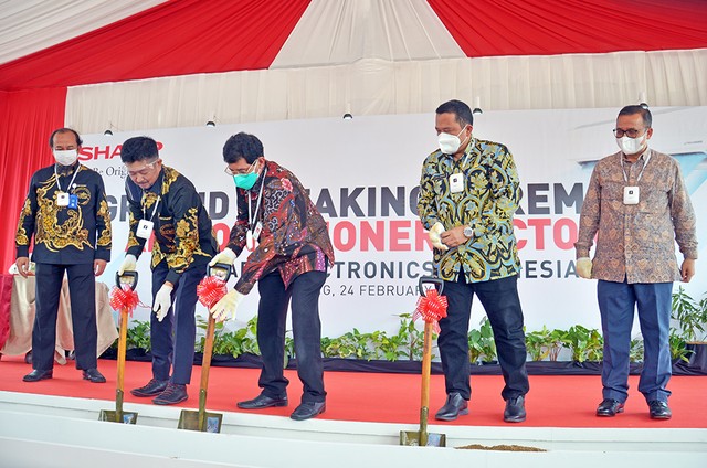 Groundbreaking lini produksi AC PT Sharp Electronics Indonesia di Karawang, Jawa Barat, Kamis (24/2). Foto: Dok. Kemenperin