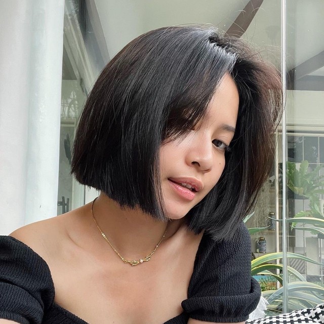 Hanggini tampil dengan rambut pendek. Foto: Instagram/@hanggini