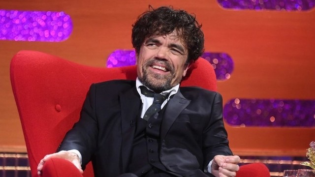 Peter Dinklage menuduh Disney memiliki standar ganda.