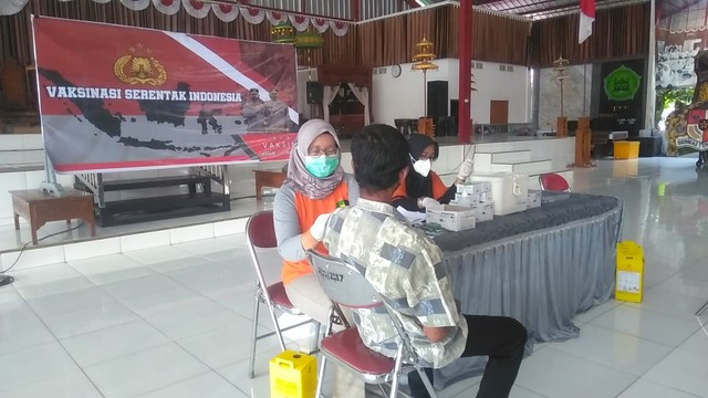 Percepat Vaksinasi, Polres Tulungagung Gelar Vaksinasi di Ponpes Al Badru Alaina