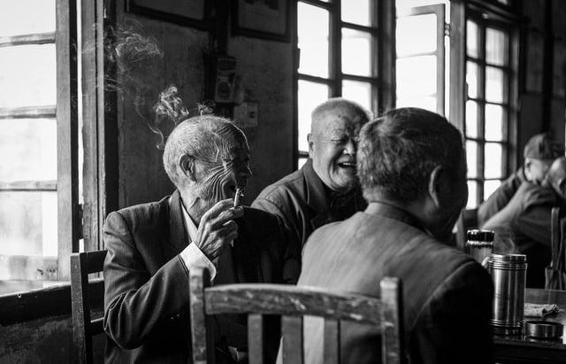 Tebak-Tebakan Ngakak ala Tongkrongan Bapak-Bapak. Sumber: unsplash.com