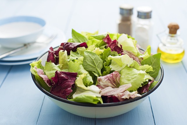 Ilustrasi Salad Sayur Untuk Diet. Foto: Shutter Stock