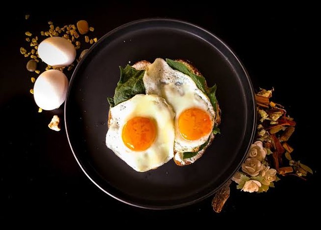 Telur merupakan makanan yang mengandung kadar protein yang tinggi. Foto: Unsplash