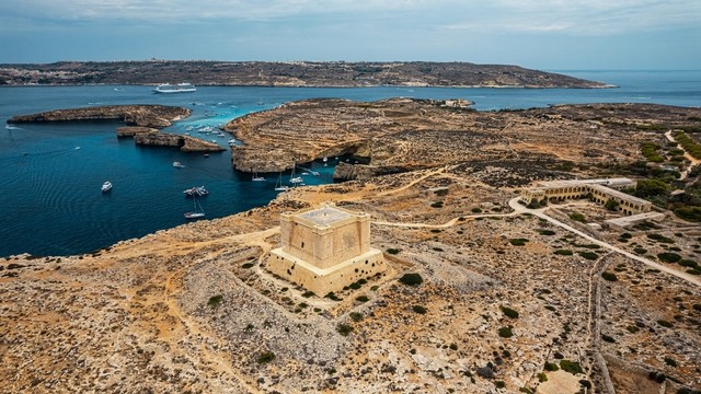 Pulau Comino Malta: Keindahan Sejarah dan Budaya