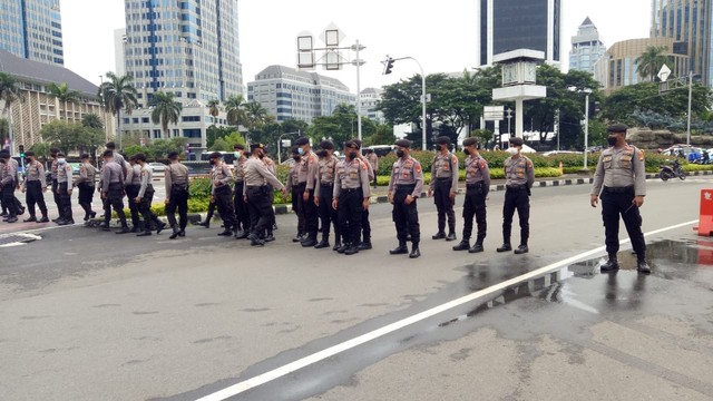 Polisi Amankan Pria Diduga Provokator di Tengah Demo Mahasiswa di Patung Kuda (9371)