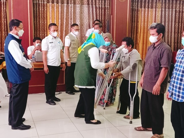 Bupati Majalengka,Karna Sobahi saat menghadiri kegiatan organisasi Jabar Bergerak di Kabupaten Majalengka, baru-baru ini. (Tomi Indra)