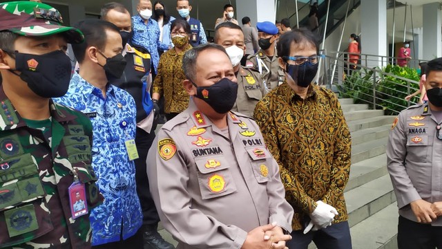 Kapolda Jabar Irjen Suntana saat memberi keterangan mengenai vaksinasi di Kampus Maranatha, Kota Bandung, Kamis (17/2/2022). Foto: Dok. Istimewa