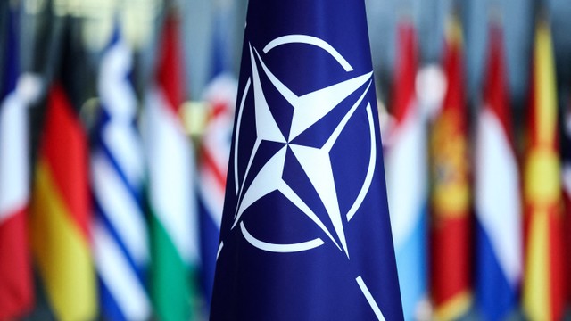 Simbol NATO. Foto: Kenzo Tribouillard / AFP