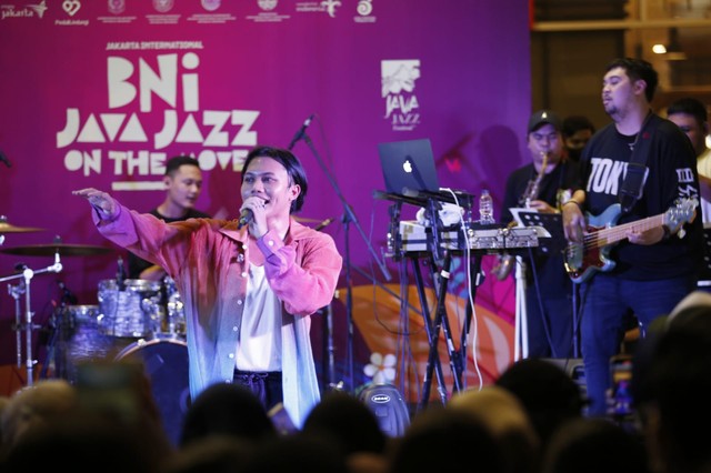 Rizky Febian tampil di BNI Java Jazz On The Move, Minggu (24/4/2022).  Foto: BNI