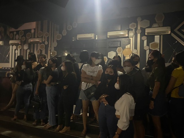Ratusan pengunjung tempat hiburan langsung diangkut dan didata untuk dimintai keterangan oleh Satpol PP Sintang. (Foto: Anwar-Prokopim Sintang)
