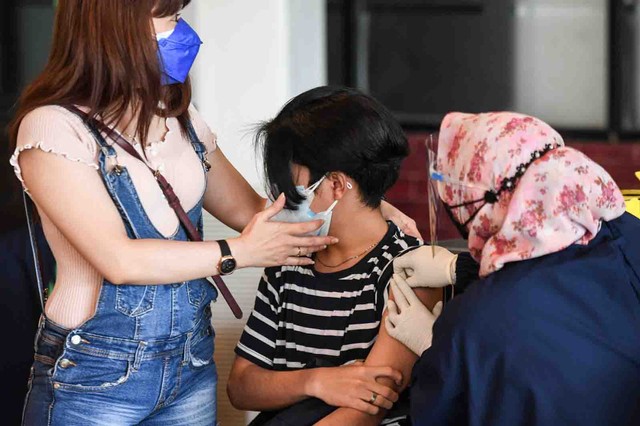 Ilustrasi vaksinasi di Jakarta, Sabtu (24/7/2021). Foto: Hafidz Mubarak A/ANTARA FOTO.
