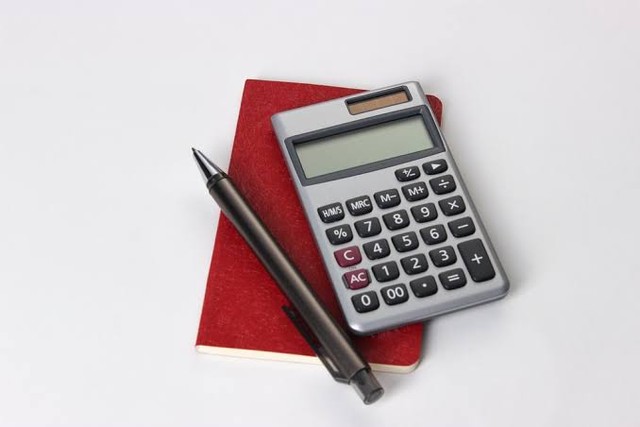 Cara menghitung pajak penghasilan penting untuk diketahui, terutama bagi orang-orang yang berstatus wajib pajak. Foto: Unsplash.com