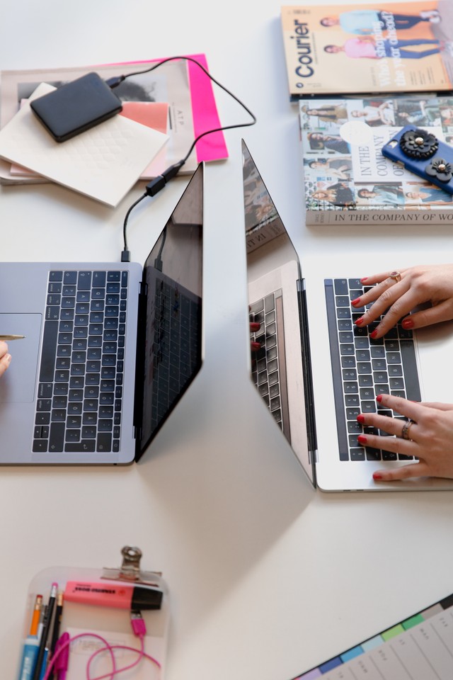 3 Contoh Surat Izin Tidak Masuk Kerja yang Baik dan Benar, Foto: Unsplash/MartenBjork