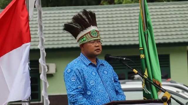 Ketua Paguyuban Pasundan Wilayah Papua, Entis Sutisna. (Foto: Istimewa) 