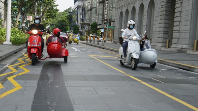 Liburan Anti-mainstream di Singapura dengan Berkeliling Naik Vespa Antik (249415)