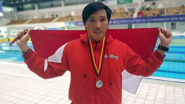 Tangkilisan Steven Sualang saat meraih medali di ajang ASIAN Para Games 2018 di Jakarta.