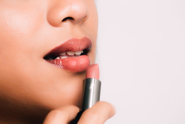 Rekomendasi Lipstik Tahan Lama, Foto: Pexels/Oleg Magni.