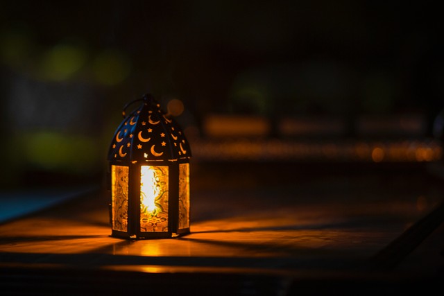 Lampu Lentera (Sumber : Pexels.com/Ahmed Aqtai)