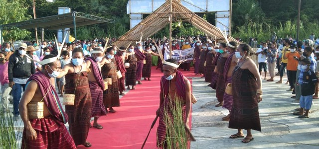 Tarian adat dari Kecamatan Atadei mewarnai pekan Eksplorasi Budaya Lembata. Foto : T. Aloysius Bestol