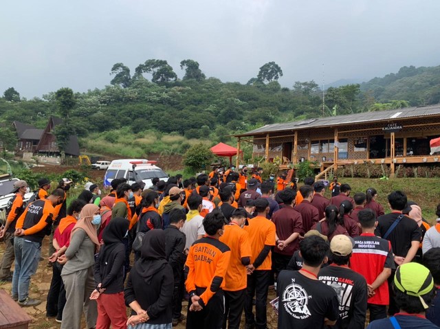 Sejumlah relawan mengikuti giat latih bersama DMC Dompet Dhuafa sebagai antisipasi dan respon cepat dalam tanggap bencana di Indonesia (Jumat, 25/3)
