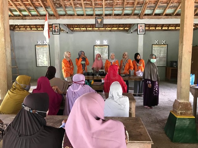 Pemanfaatan biji sorgum sebagai bubur sumsum oleh KKN Universitas Ahmad Dahlan (UAD) (Foto: Istimewa)