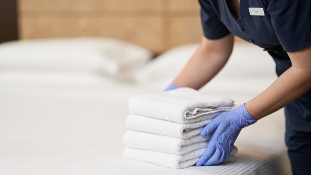 Ilustrasi pembenahan kamar hotel (housekeeping). Foto: Friends Stock/shutterstock