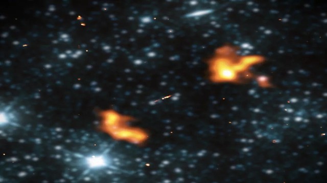 Citra gabungan radio dan infrared galaksi Alcyoneus. Foto: Oei et al/Astronomy and Astrophysics