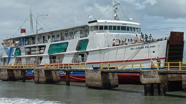 KM Laskar Pelangi kembali melayani rute penyeberangan Mamuju-Balikpapan. Foto: Dok. Istimewa