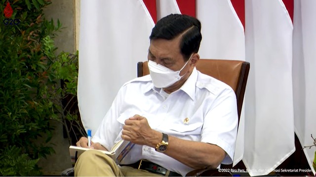 Luhut Dkk Sibuk Mencatat saat Jokowi Tegur Masalah Migor hingga Tunda Pemilu