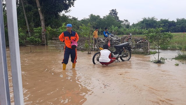 Banjir Rendam 3 Kecamatan Di Karawang | Kumparan.com