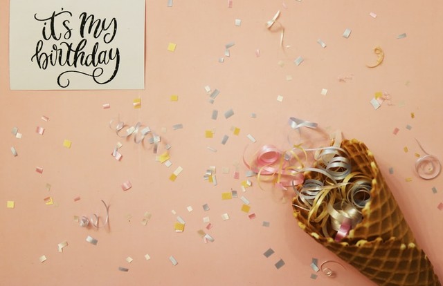 Contoh Surat Ulang Tahun dalam Bahasa Inggris, https://unsplash.com/@shkazemi