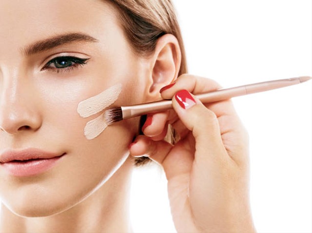Rekomendasi Foundation yang Tahan Lama dan Glowing. Sumber: Pixabay