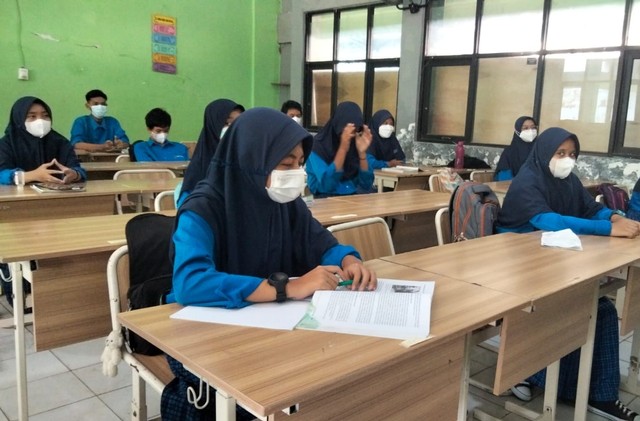 Siswa siswi di Kota Cirebon Jawa Barat mengikuti PTM 50 persen.(Juan)