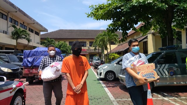 MAA (29) ditangkap Satreskrim Polresta Yogyakarta. Dia menyayat seorang perempuan setelah permintaannya tambah hubungan seks ditolak saat menggunakan jasa open BO. Foto: Arfiansyah Panji Purnandaru/kumparan