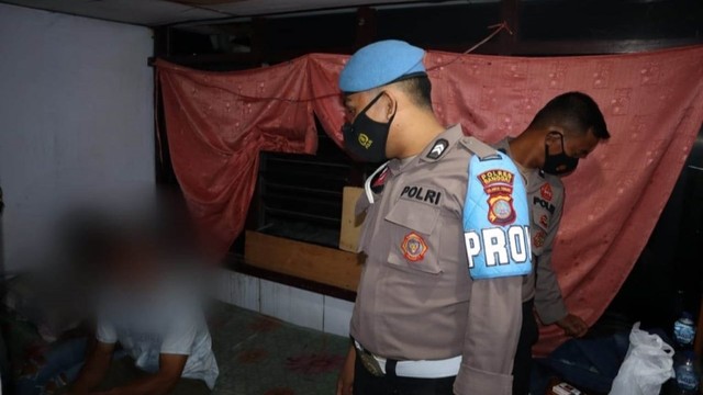Polisi Sulteng Ciduk 2 Pasangan Bukan Suami Istri Asyik 'Ngamar' di Penginapan (25358)