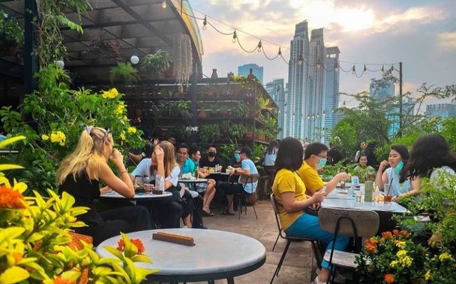 Cafe Rooftop di Jakarta, Ini 5 Rekomendasi Terbaik untuk Para Penikmat  Senja | kumparan.com