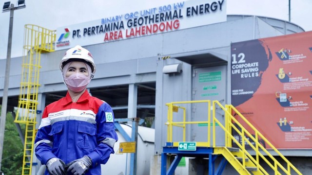 Direktur Utama PT Pertamina (Persero) Nicke Widyawati di PLTP Area Lahendong, Manado, Rabu (27/4/2022). Foto: Pertamina Geothermal Energy