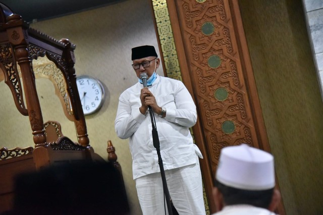 Pesan Bupati Kuningan saat Salat Tarawih Perdana di Masjid Syiarul Islam (13418)
