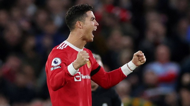 Selebrasi pemain Manchester United Cristiano Ronaldo usai mencetak gol ke gawang Tottenham Hotspur pada pertandingan lanjutan Liga Inggris di Old Trafford, Manchester, Inggris. Foto: Phil Noble/REUTERS