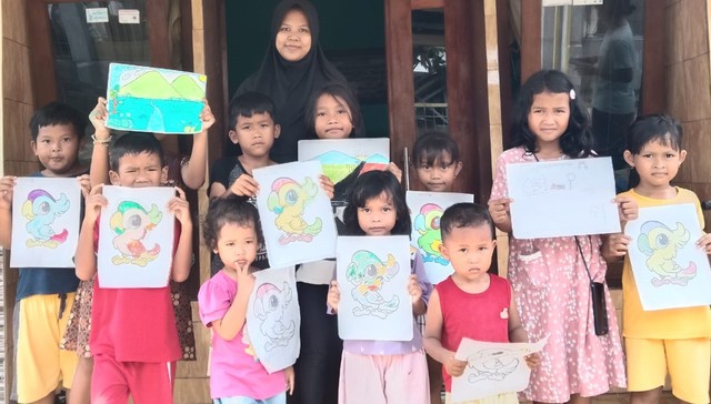 Foto bersama peserta lomba menggambar dan mewarnai. Sumber: Dokumentasi Pribadi