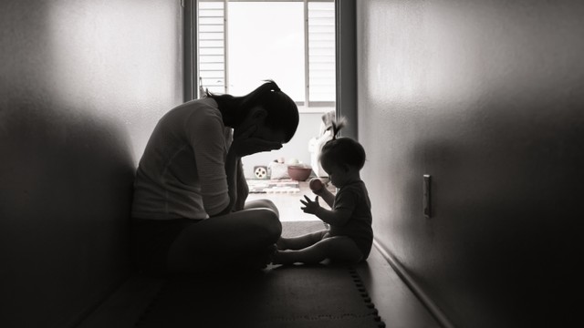 Ilustrasi ibu kesepian. Foto: KieferPix/Shutterstock